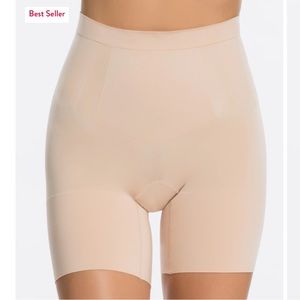 SPANX OnCore Mid-Thigh Short SMALL